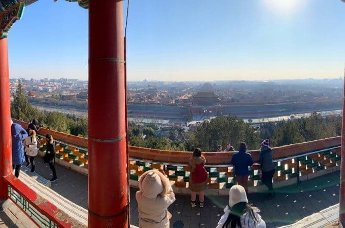 北京の景山公園から故宮を眺める